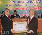 LIPI Beri Anugerah LIPI Sarwono Award dan Gelar Sarwono Memorial Lecture 2016